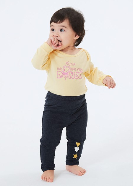 BABY 佩佩豬Q彈棉質長袖包屁衣-跳舞佩佩豬-淺黃2